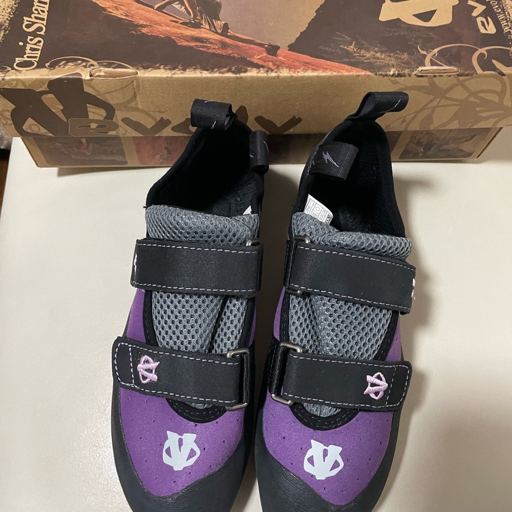 Stylish Women's Climbing Shoes - Purple and Black